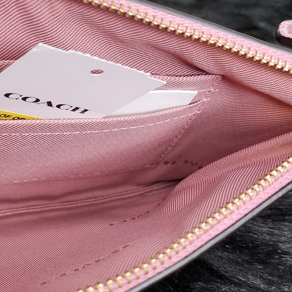 COACH large metallic wristlet - Picture 3 of 7